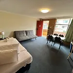 Paramount Motel