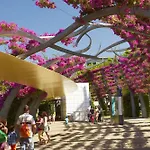 Explore Bne From Our Cute 1-Bed Apartment In South Brisbane