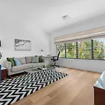 Terrific Townhouse! 2Bed/2Bath/Courtyard/1Car
