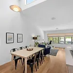 Terrific Townhouse! 2Bed/2Bath/Courtyard/1Car