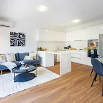 Balmoral Apartment - Airy & Light-Filled City Edge Comfort Stay