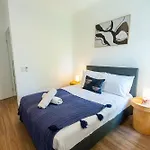 Balmoral Apartment - Airy & Light-Filled City Edge Comfort Stay