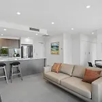 Sleek 2-Bed With Balcony And Communal Bbq Area Duplicate