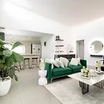 Beautiful Modern 3 Bedroom Family Suite Sleeps 6