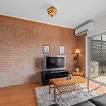 Cosy West End 1-Bed With Parking