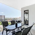 Modern 2-Bed 2-Bath - Walk To Hospital & Westfield