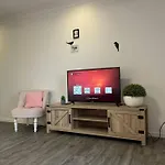 Central Contemporary 1Br Studio