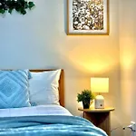 Central Contemporary 1Br Studio