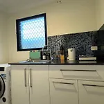 Central Contemporary 1Br Studio