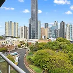 Bright 1-Bed With Great Views & Amenities