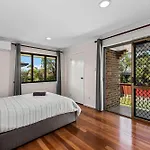 Spacious Upstair Home Comforts 13Km From Cbd&Airport