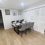 Luxury 3 Bedroom House Near Emp