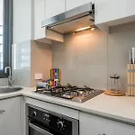 Skyline Sanctuary 1Br Apartment With River Views