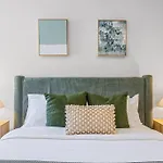 Family Retreat - Free Secure Car Park, Garden City Westfield Shopping, Restaurants