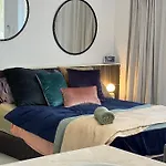 Sophisticated Spacious Self Contained Studio