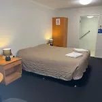Queensport Tavern And Motel