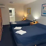 Queensport Tavern And Motel