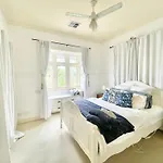 Kent Street Retreat