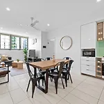 Bright And Cozy 2Br Apt With King Bed, Parking & Wi-Fi