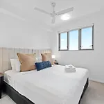 Bright And Cozy 2Br Apt With King Bed, Parking & Wi-Fi