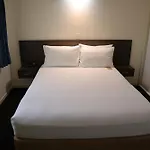 Quality Hotel Robertson Gardens