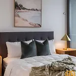 Luxe City Escape At Qwr Pool Casino River Views