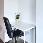Comfy 1 Bedroom Apartment With Wifi And Parking