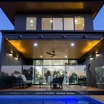 Excellent Home With Wonderful Views And Exceptional Views