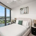 New Luxe 2Br Queens Wharf Apt