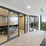 Stylish Brisbane Apartment With Pool, Sauna & Gym