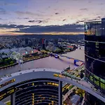 River Glow At Queens Wharf Level 43