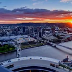 River Glow At Queens Wharf Level 43