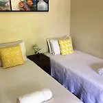 Ellie\'S Guest House