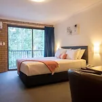 Airport Admiralty Motel