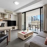 Oaks Brisbane River City Suites