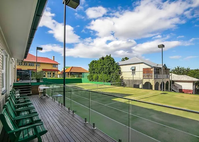 Brisbane Oasis+Spa Tennis Court