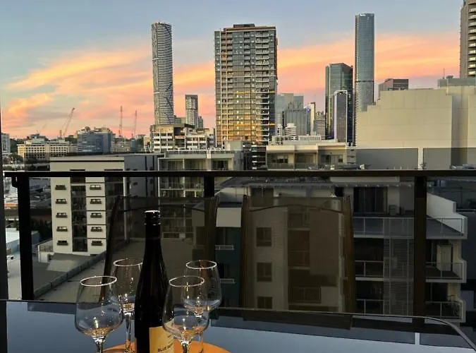 Inner City Free Parking Indoor& Great Location&View&Prem Netflix
