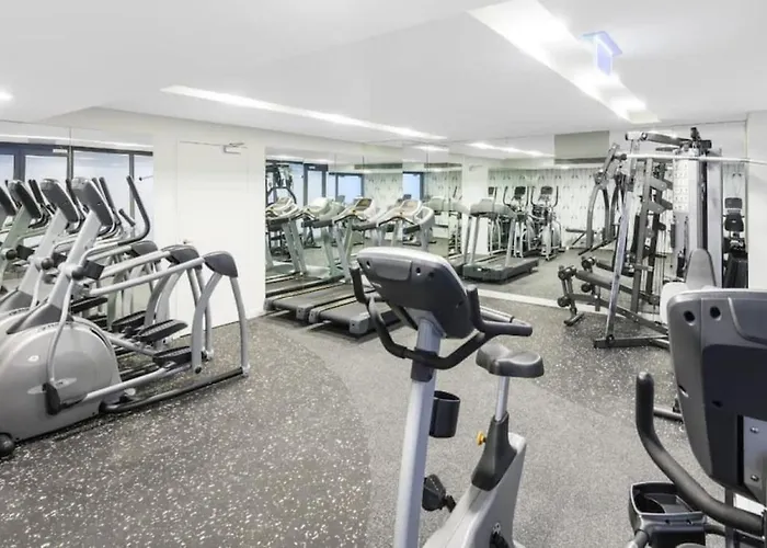 Riverview 2Br Delicate Apt, 1Min To Train Station
