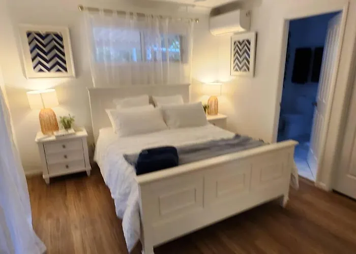 Peaceful Getaway - Stylish, Newly Updated House