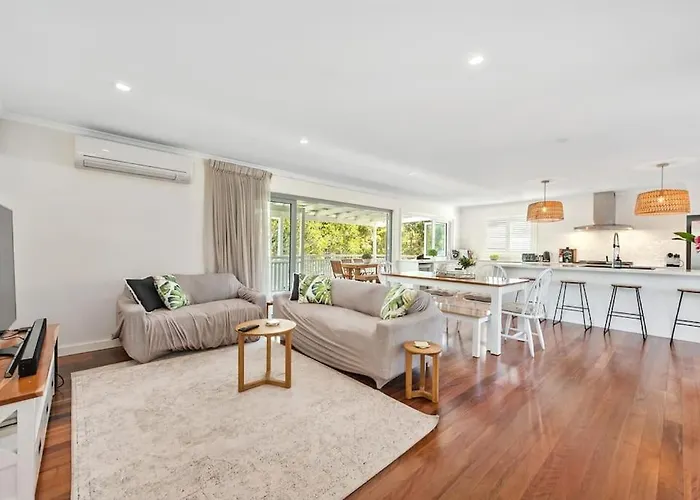 A Family Affair ~ 4 Bed/2.5Bath/Pool ~ Morningside