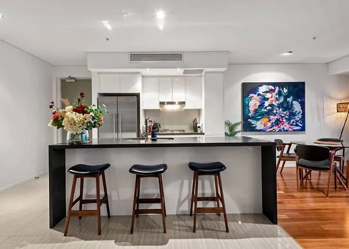 Skyhigh Executive! ~ 2Bed/2Bath/1Car/Views ~ Cbd