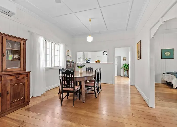 Nan\'S House! 2Bed, 1Bath, 1Car ~ East Brisbane