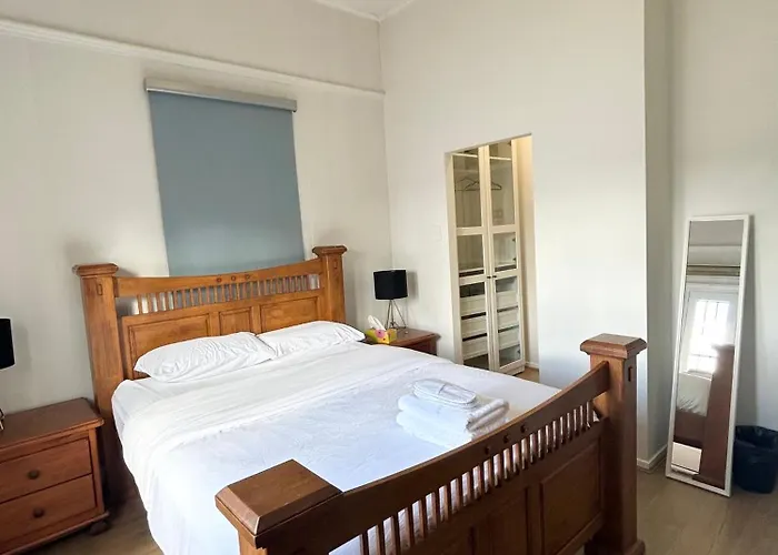 26 Gladstone Rd Highgate Hill