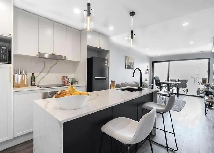 Modern 2-Bed 2-Bath - Walk To Hospital & Westfield