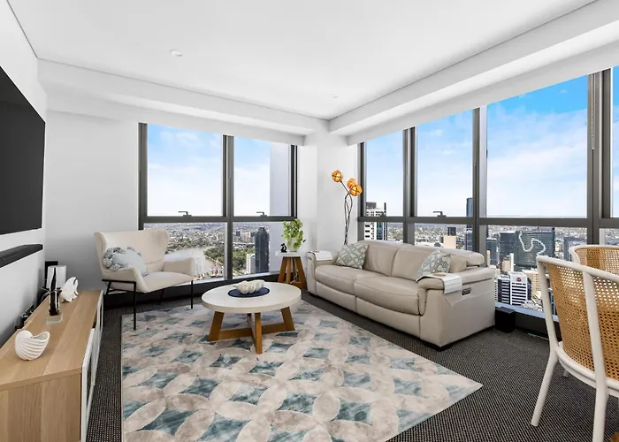 Stunning River View 2-Bed With Pool, Sauna And Gym