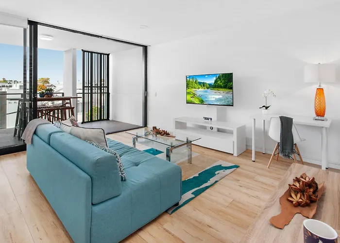 Spacious 2-Bed Unit With Balcony Next To The Gabba