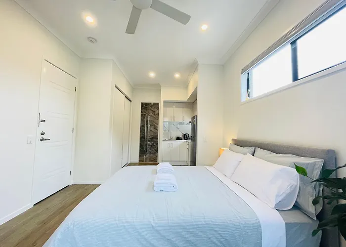 Independent Room With Onsuite And Small Kitchen
