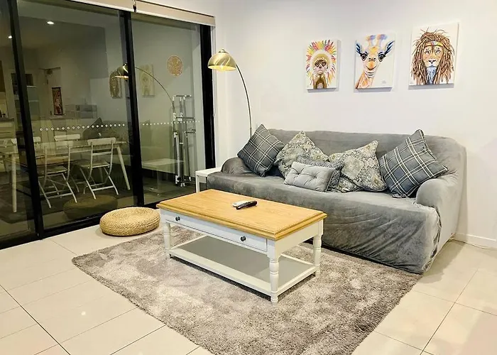 Modern Comfort Near Westfield