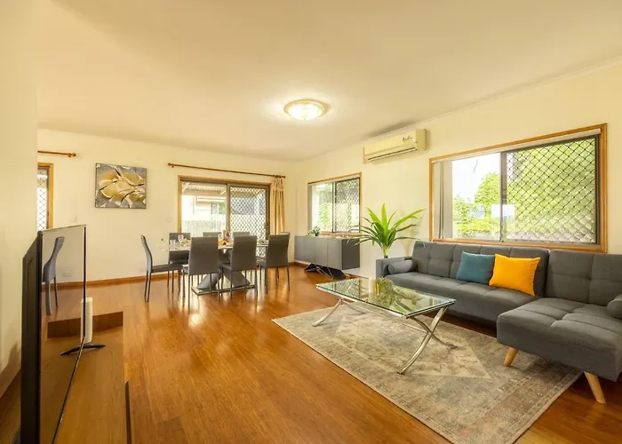 Spacious Land Area 5Bedroom Home At Sunnybank New Ac