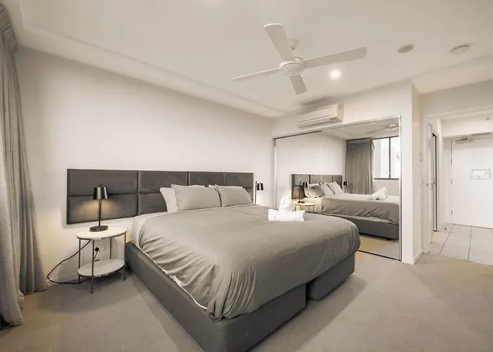 Boutique Hamilton Stay Portside